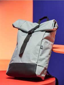 Plecak z rolowanym zapięciem - szary. Szare plecaki Sinsay. W wyprzedaży za 33,99 zł.