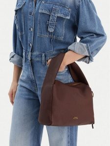 Tommy Hilfiger Torebka City Leather Shoulder Bag AW0AW18152 Brązowy. Brązowe torebki klasyczne TOMMY HILFIGER, bez wzorów, ze skóry, bez dodatków. Za 636,99 zł.