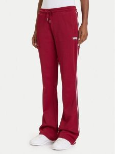 Guess Spodnie dresowe W5BB58 FL04W Bordowy Regular Fit. Czerwone spodnie dresowe Guess, s, z aplikacjami, z dresówki. Za 309,99 zł.
