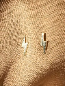 OR ÉCLAT Złote kolczyki-wkrętki "Eclair doré" rozmiar: onesize. Żółte kolczyki OR ÉCLAT, złote. Za 239,99 zł.