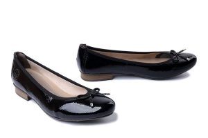 RIEKER 51950-00 black, baleriny damskie. Czarne balerinki Rieker, bez wzorów, bez obcasa, na obcasie, bez zapięcia. Za 289,90 zł.