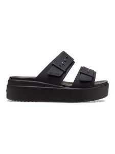 Crocs Klapki "Brooklyn Buckle" w kolorze czarnym na koturnie rozmiar: 39/40. Czarne klapki Crocs, bez wzorów, z otwartym noskiem, bez obcasa, na koturnie. Za 182,45 zł.