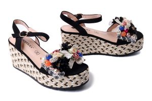 SCAVIOLA S-395 BLACK, sandały damskie. Czarne sandały Sca'viola, bez wzorów, bez obcasa, na koturnie, bez zapięcia. Za 275,92 zł.