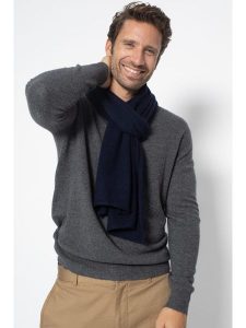 Perfect Cashmere Kaszmirowy szal "Kelly" w kolorze granatowym - 200 x 30 cm rozmiar: onesize. Niebieskie szaliki Perfect Cashmere, bez wzorów, z kaszmiru. Za 260,99 zł.