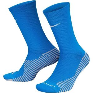 Skarpety piłkarskie uniseks Nike Strike Crew WC22. Niebieskie skarpetki Nike, bez wzorów. Za 84,40 zł.