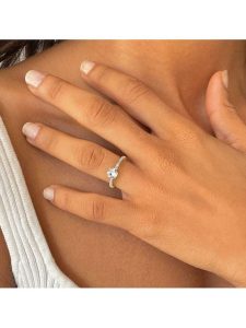 DIA DIAMONDS Pozłacany pierścionek z diamentami i topazem rozmiar: 52. Żółte pierścionki DIA DIAMONDS, z diamentem, pozłacane. Za 365,95 zł.