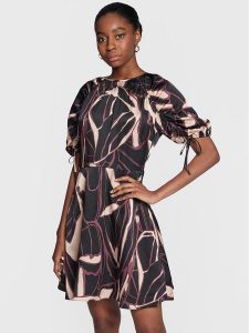 Ted Baker Sukienka codzienna Gilliaaa 267045 Kolorowy Regular Fit. Sukienki Ted Baker, na co dzień, bez wzorów, z syntetyku, bez kołnierzyka, bez ramiączek, proste. Za 609,99 zł.