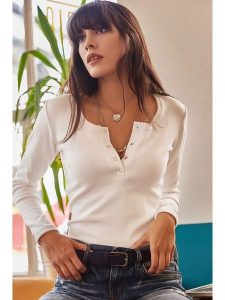 Happiness Istanbul Koszulka w kolorze białym rozmiar: XL. Białe bluzki Happiness Istanbul, xl, bez wzorów, bez kołnierzyka, bez ramiączek. Za 60,99 zł.