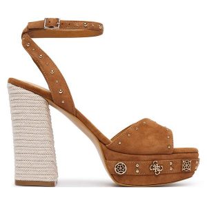 Sandały Guess. Brązowe sandały Guess, z aplikacjami, bez obcasa, na słupku, bez zapięcia. Za 539,99 zł.