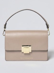 CXL by Christian Lacroix Skórzana torebka w kolorze beżowym - 22 x 15 x 8 cm rozmiar: onesize. Brązowe torebki klasyczne CXL by Christian Lacroix, bez wzorów, z materiału, bez dodatków. Za 404,99 zł.