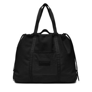 Torebka Hunter. Czarne torebki klasyczne Hunter, bez wzorów, bez dodatków. Za 149,99 zł.