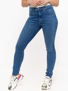 SPODNIE DAMSKIE WRANGLER HIGH RISE SKINNY POOL BLUE W27HJN68M 112128090. Niebieskie rurki Wrangler, z jeansu. Za 199,99 zł.