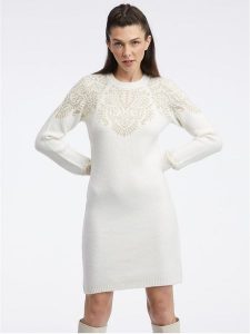 Orsay Sukienka dzianinowa w kolorze białym rozmiar: S. Białe sukienki Orsay, na co dzień, s, bez wzorów, z dzianiny, bez kołnierzyka, bez ramiączek, mini, proste. Za 78,66 zł.