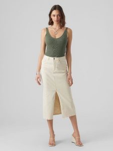 Vero Moda Top w kolorze zielonym rozmiar: S. Zielone topy Vero Moda, s, bez wzorów, z materiału, bez kołnierzyka, bez ramiączek. Za 43,99 zł.