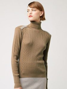 Rodier Golf w kolorze beżowym rozmiar: M. Brązowe golfy Rodier, z aplikacjami, z bawełny. Za 274,99 zł.