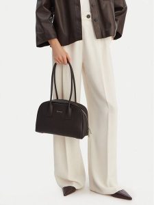 GINO ROSSI Torebka EO-LA-321-1050 Brązowy. Brązowe torebki klasyczne Gino Rossi, bez wzorów, ze skóry, bez dodatków. Za 399,99 zł.