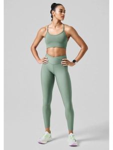 Legginsy Casall Overlap High Waist Tights. Fioletowe legginsy Casall, bez wzorów, z podwyższonym stanem. Za 249,00 zł.
