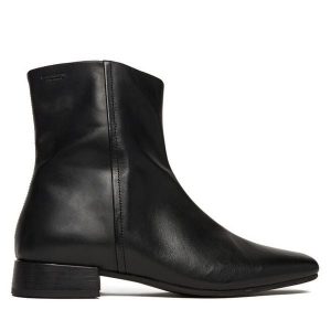 Botki Vagabond Shoemakers. Czarne botki Vagabond Shoemakers, bez wzorów, bez obcasa, na płaskiej podeszwie, bez zapięcia. Za 549,99 zł.