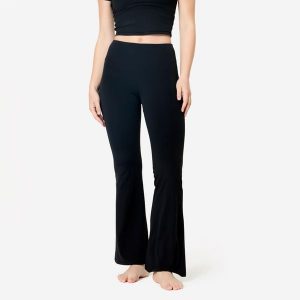 Legginsy do jogi i pilatesu Breathe flare. Czarne legginsy KIMJALY, bez wzorów, z elastanu. Za 119,99 zł.