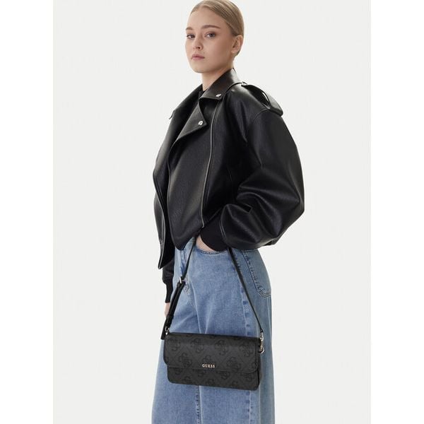 Torebka Guess. Czarne torebki klasyczne Guess, z aplikacjami, bez dodatków. Za 399,99 zł.