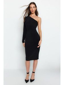 Trendyol Sukienka w kolorze czarnym rozmiar: M. Czarne sukienki Trendyol, m, bez wzorów, bez kołnierzyka, bez ramiączek, midi. Za 59,45 zł.