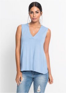 Top z miękkiej mieszanki wiskozy. Niebieskie topy bonprix, bez wzorów, z wiskozy, eleganckie, bez kołnierzyka, bez ramiączek. Za 42,99 zł.