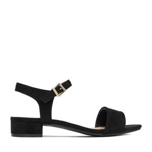 Sandały JENNY. Czarne sandały Jenny, bez wzorów, bez obcasa, na płaskiej podeszwie, bez zapięcia. Za 99,99 zł.