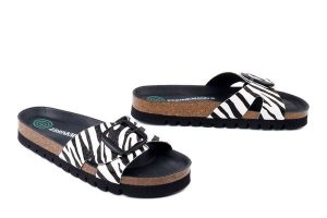 DR. BRINKMANN 700907-00 zebra, klapki damskie. Białe klapki Dr. Brinkmann, bez wzorów, bez obcasa. Za 269,90 zł.