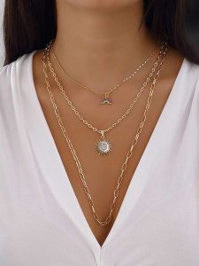 Luja Bijoux Pozłacany naszyjnik z cyrkoniami rozmiar: onesize. Żółte naszyjniki Luja Bijoux, z cyrkonią, metalowe. Za 91,77 zł.