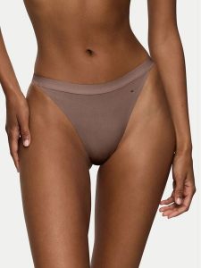 Triumph Stringi Smart Natural 10214484 Brązowy. Brązowe stringi Triumph, bez wzorów. Za 49,99 zł.