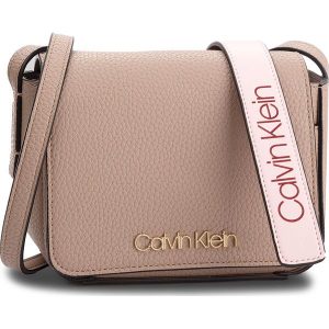 Torebka CALVIN KLEIN - Ck Base Small Crossbody K60K604425 007. Brązowe listonoszki marki Calvin Klein, ze skóry ekologicznej. Za 349,00 zł.