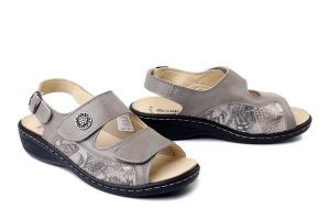 DR. BRINKMANN 710282-08 beige, sandały damskie. Brązowe sandały Dr. Brinkmann, bez wzorów, ze skóry, bez obcasa, bez zapięcia. Za 314,41 zł.