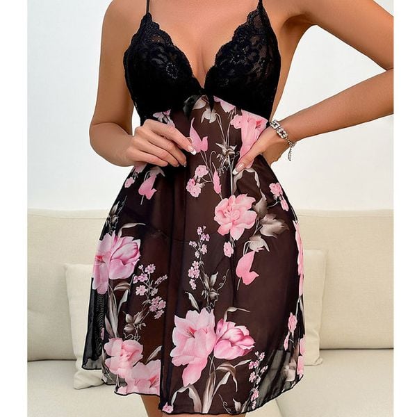 Koszulka nocna z delikatnego materiału na romantyczne wieczory Euna. Koszule nocne Intica, bez wzorów, z tkaniny, bez ramiączek. Za 109,00 zł.