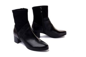 CAPRICE 25319-41 019 black combination, botki damskie. Czarne botki Caprice, na zimę, bez wzorów, z polaru, bez obcasa, na obcasie, bez zapięcia. Za 439,90 zł.
