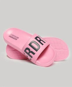 Superdry Code Core Pool Sliders – wkładane klapki z wyściełaną paską. Czerwone klapki Superdry, bez wzorów, z poliesteru, bez obcasa. Za 139,50 zł.