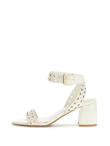 Guess Sandały 181567 Beżowy. Brązowe sandały Guess, z aplikacjami, bez obcasa, na słupku, bez zapięcia. Za 589,99 zł.