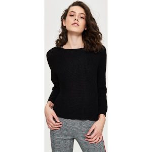 Luźny sweter z dekoltem w łódkę - Czarny. Czarne swetry oversize marki Sinsay. W wyprzedaży za 19,99 zł.