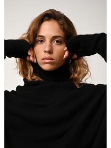 AUTHENTIC CASHMERE Kaszmirowe mankiety "Iris" w kolorze czarnym rozmiar: onesize. Czarne rękawiczki AUTHENTIC CASHMERE, bez wzorów, z kaszmiru. Za 148,96 zł.