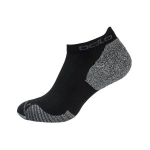Skarpety Odlo Socks short CERAMICOOL RUN. Czarne skarpetki ODLO, bez wzorów. Za 67,68 zł.