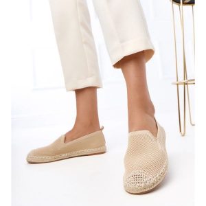 Beżowe espadryle na platformie Luna beżowy. Brązowe espadryle bez wzorów, bez obcasa, na platformie. W wyprzedaży za 90,66 zł.
