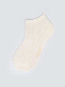 Stopki damskie ażurowe białe Holiana 100. Białe skarpetki Big Star, w ażurowe wzory, z materiału. Za 19,99 zł.