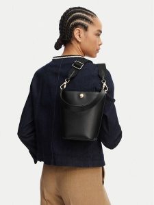 Lacoste Torebka NF5221IT Czarny. Czarne torebki klasyczne Lacoste, bez wzorów, ze skóry, bez dodatków. Za 635,99 zł.