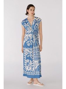 Oui Sukienka w kolorze niebieskim rozmiar: 42. Niebieskie sukienki Oui, na co dzień, bez wzorów, bez kołnierzyka, bez ramiączek, maxi, proste. Za 131,12 zł.