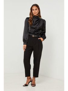 L'armoire de Suzette Bluzka w kolorze czarnym rozmiar: 34/36. Czarne bluzki L'armoire de Suzette, l, bez wzorów, klasyczne, bez kołnierzyka, bez ramiączek. Za 86,99 zł.