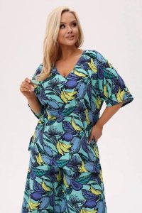 Miętowa bluzka Tropica Lazurowe Owoce z dekoltem V PLUS SIZE XXL OVERSIZE. Niebieskie bluzki Moda Size Plus Iwanek, l, bez wzorów, z bawełny, boho, bez kołnierzyka, plus size, bez ramiączek. Za 169,90 zł.