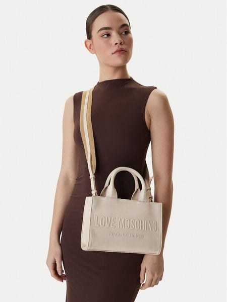 LOVE MOSCHINO Torebka JC4044PP1OLE0110 Écru. Białe torebki klasyczne LOVE MOSCHINO, bez wzorów, ze skóry, bez dodatków. Za 515,99 zł.
