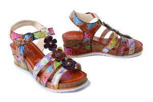 LAURA VITA 0006698 Bonito 30 camel, sandały damskie. Brązowe sandały LAURA VITA, bez wzorów, ze skóry, bez obcasa, na koturnie, bez zapięcia. Za 265,93 zł.