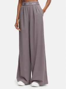Guess Spodnie dresowe V6GB08 W1771 Szary Relaxed Fit. Szare spodnie dresowe Guess, xs, z aplikacjami, z dresówki. Za 344,99 zł.