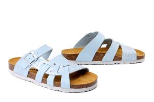 DR. BRINKMANN 700804-55 hellblau, klapki damskie. Niebieskie klapki Dr. Brinkmann, bez wzorów, bez obcasa. Za 148,67 zł.