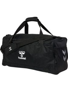 Torba sportowa Hummel Core 2.0. Czarne torby podróżne i sportowe Hummel, bez wzorów, z materiału, na ramię. Za 215,50 zł.